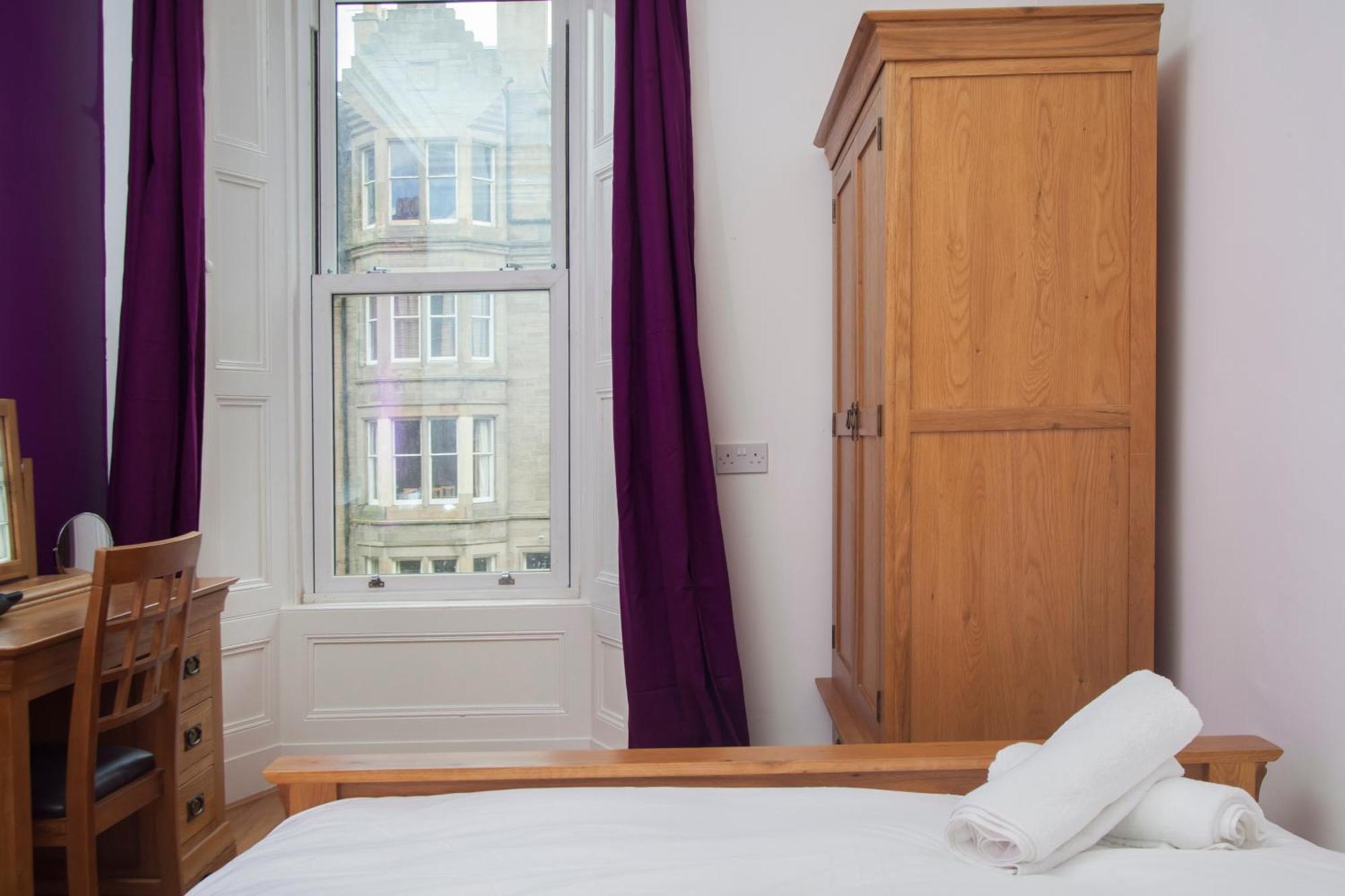 My Meadows, City Centre Apartment, Sunny&spacious EDI