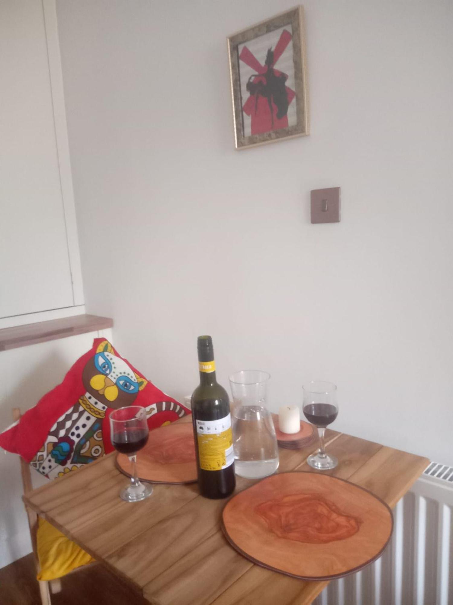 Thorntree Street Apartment