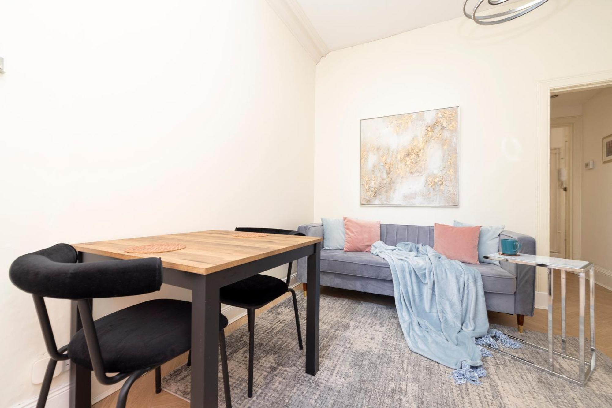 Joivy Modern Flat In City Centre - For Up To 3 Guests