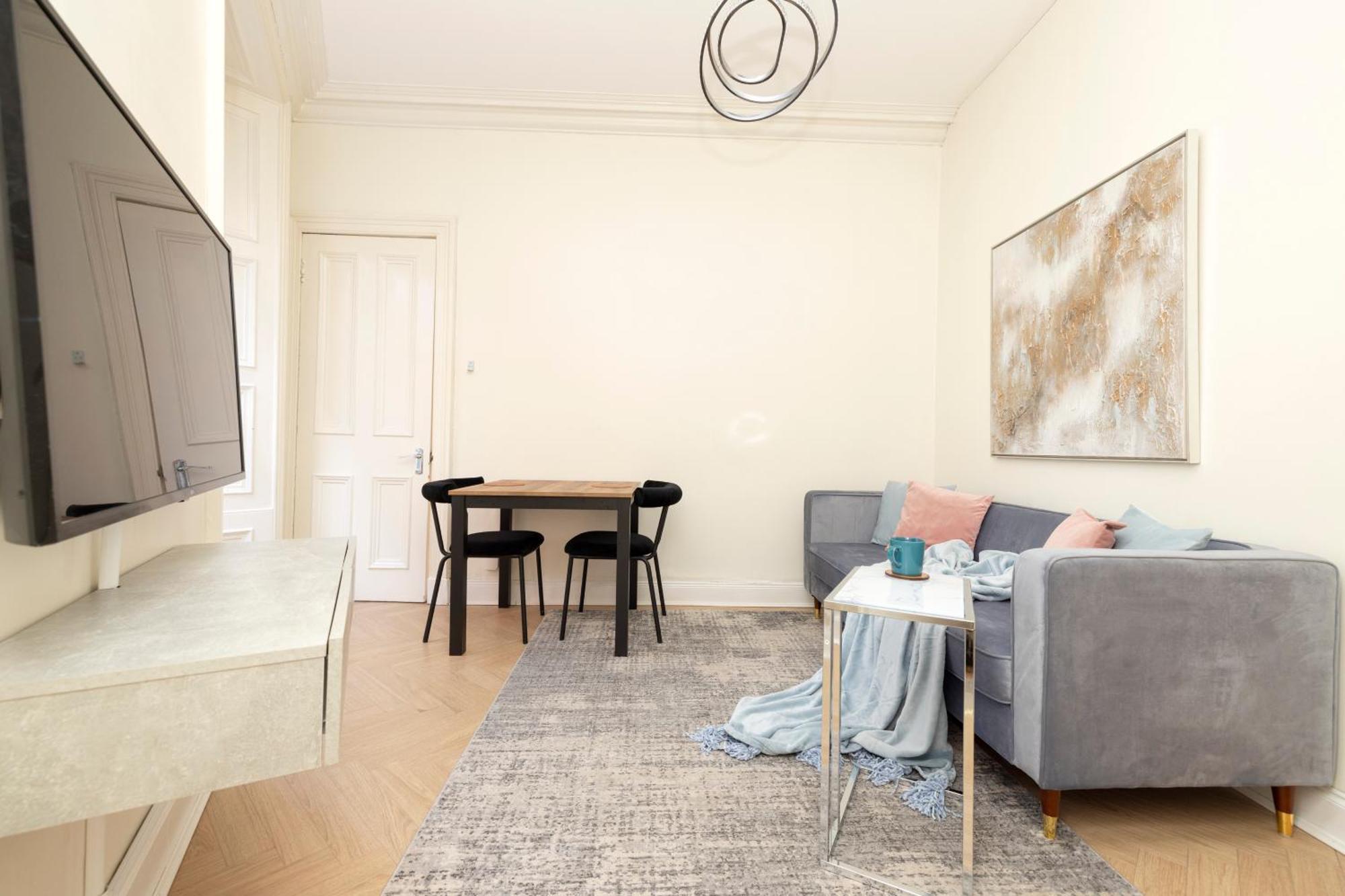 Joivy Modern Flat In City Centre - For Up To 3 Guests