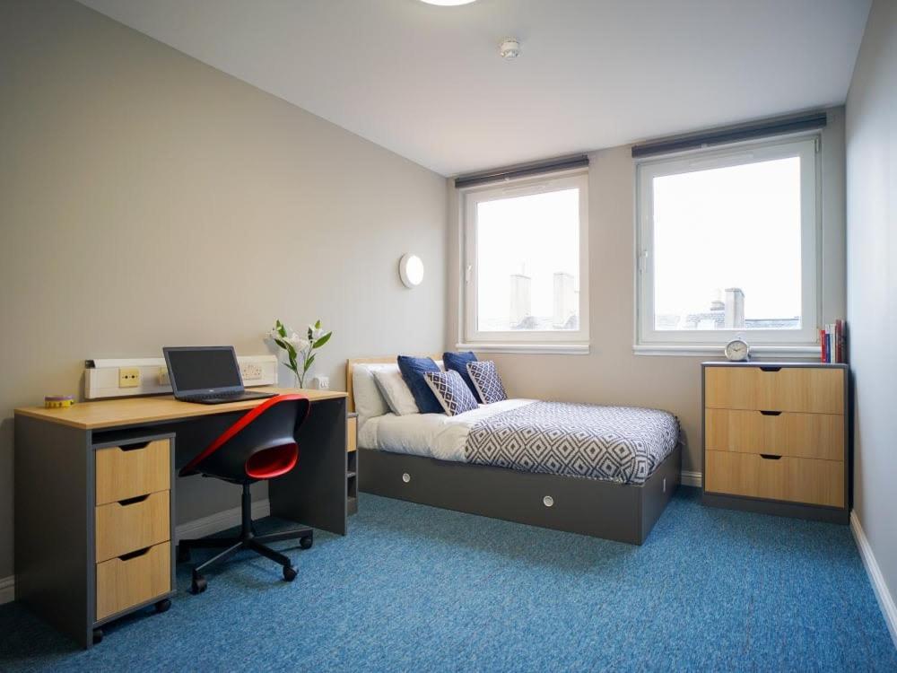 Cosy Private Bedroom With Shared Bathroom Minutes Away From Royal Mile In *