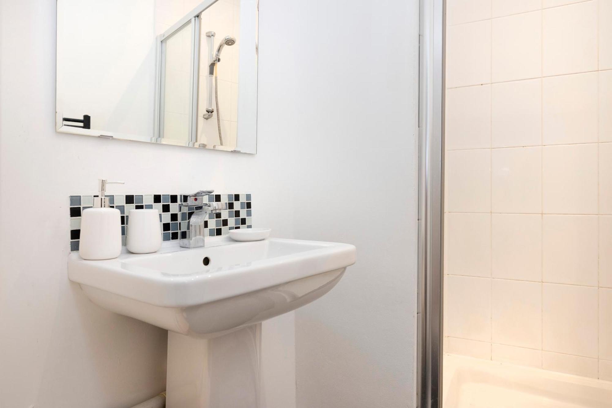 Joivy Charming In Dalry Apartment *