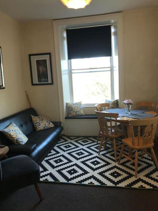 3 Bedrooms For Upto 6 Apartment