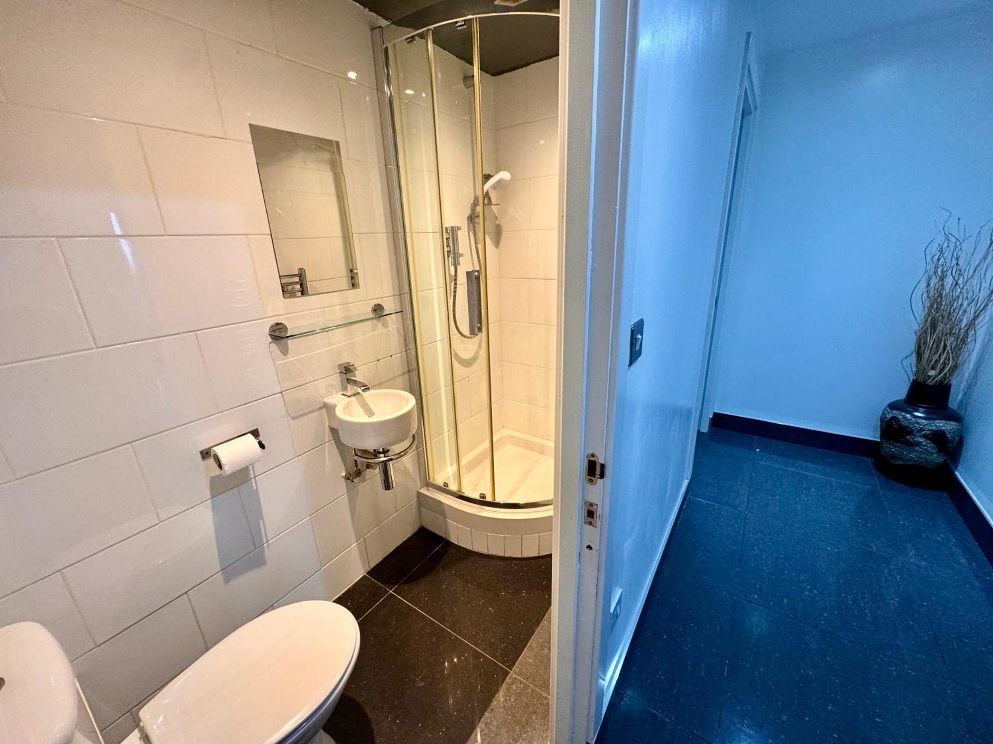 Ocean - 2 Bedroom * Edinburgh