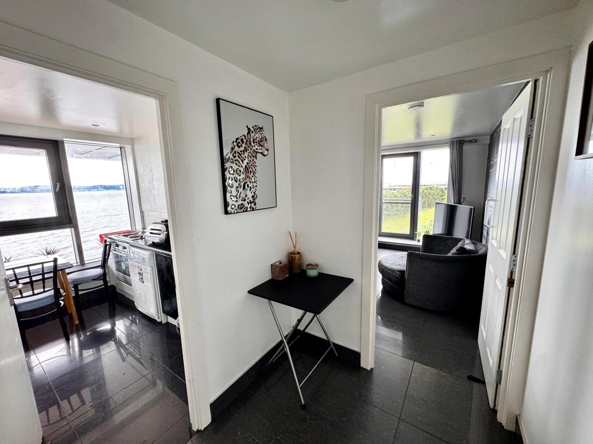 Apartment Ocean - 2 Bedroom Edinburgh