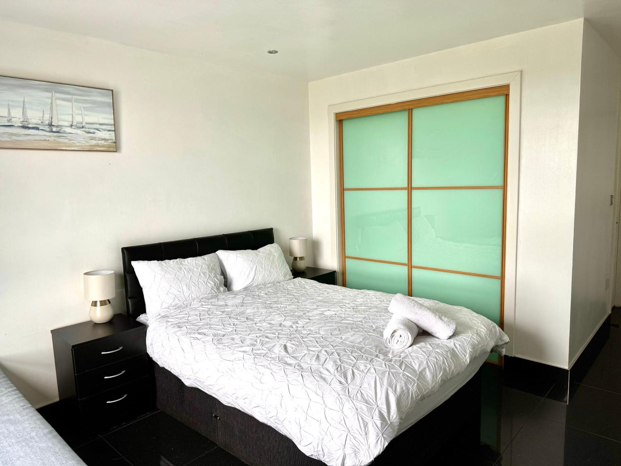 Ocean - 2 Bedroom * Edinburgh