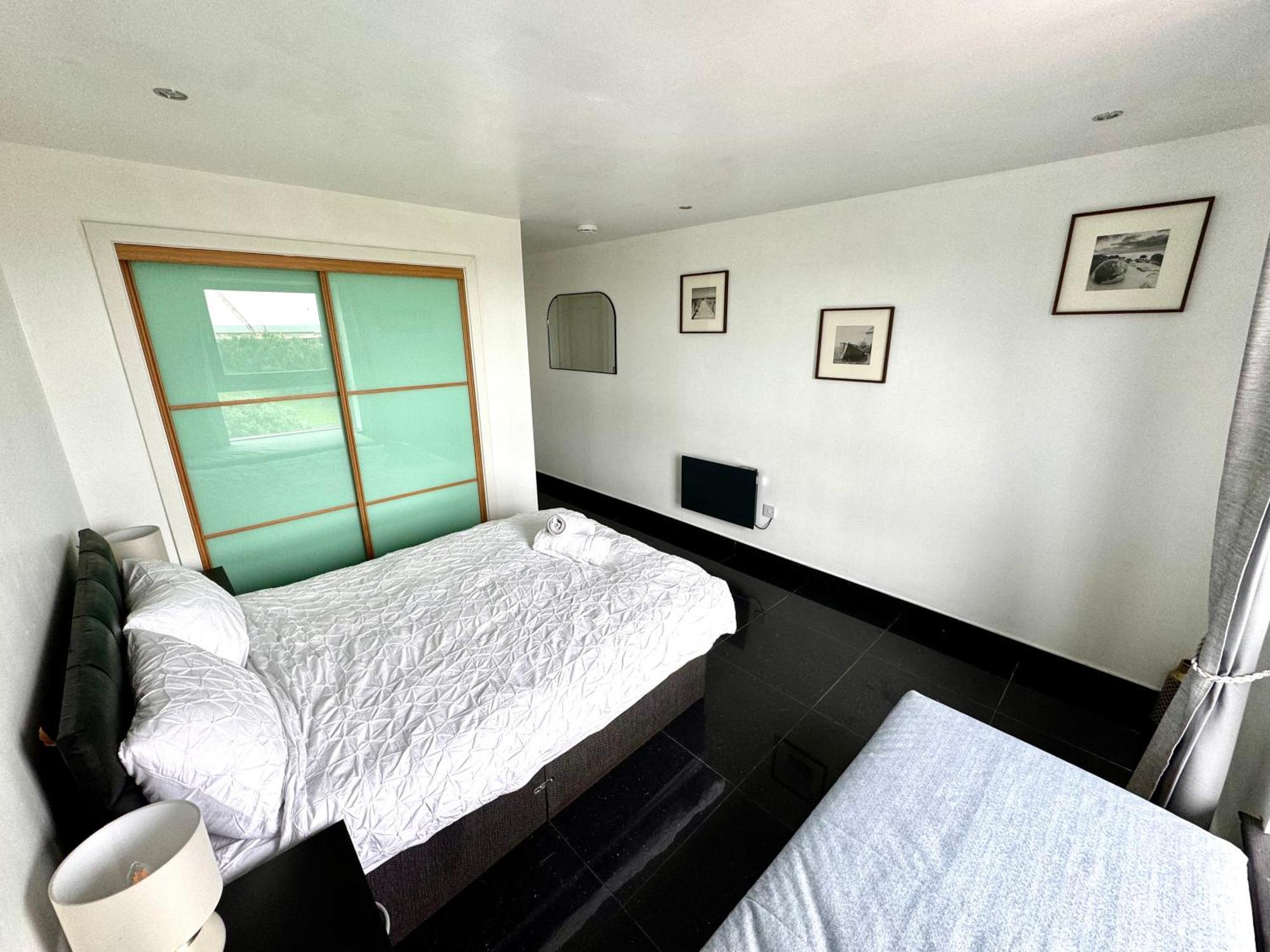 Apartment Ocean - 2 Bedroom Edinburgh