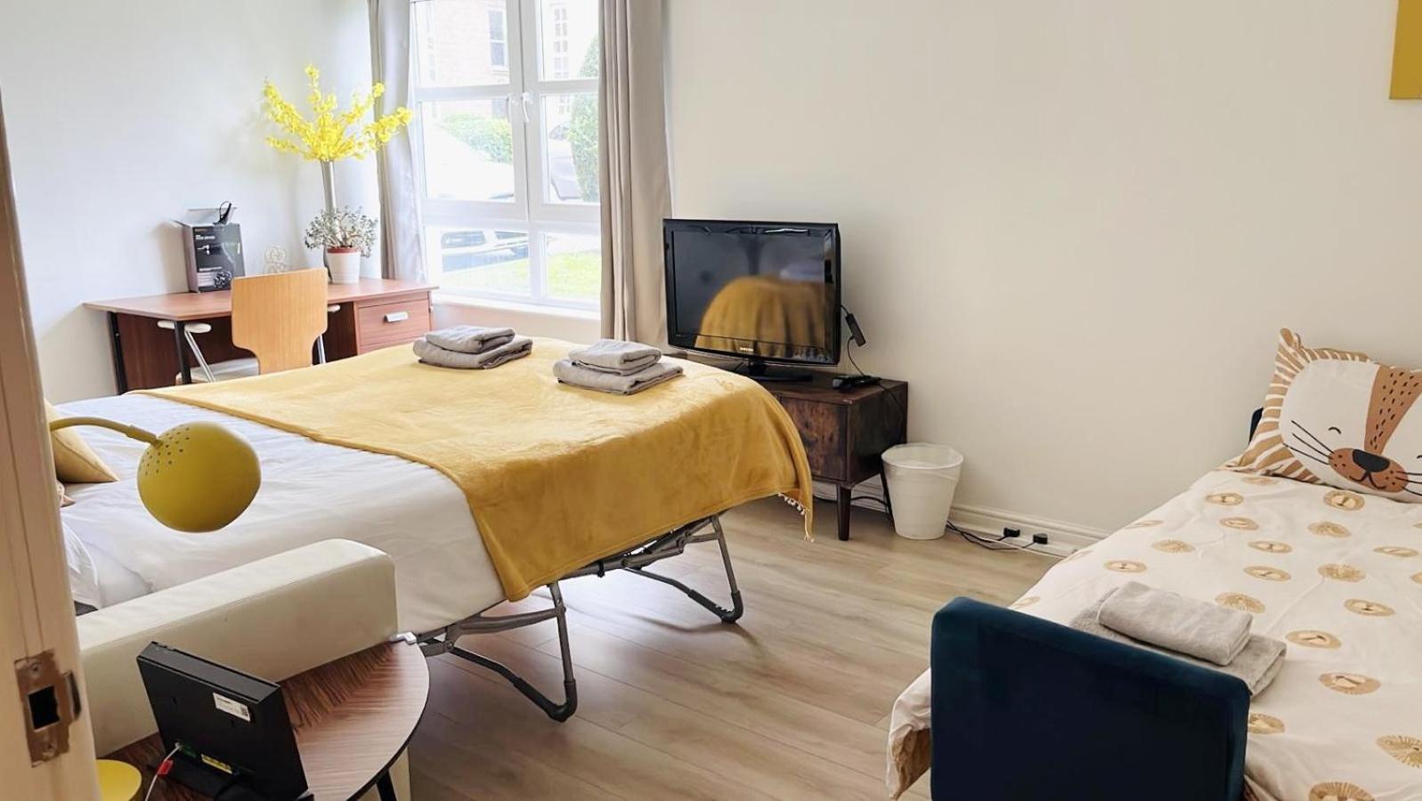 Apartment Spacious Centre Flat Free Parking& Superfast Wifi
