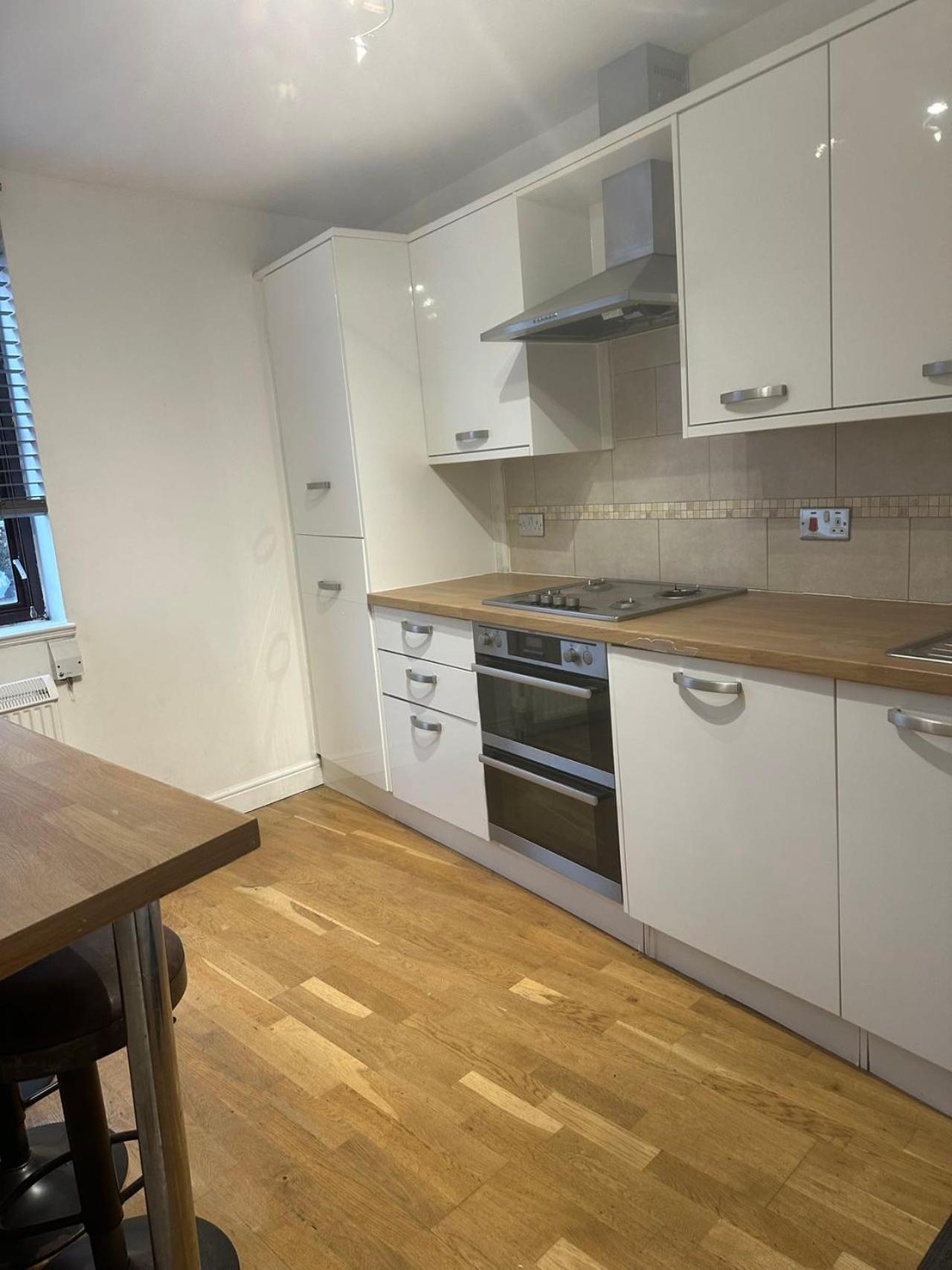 Lauriston 4 Bedroom 7 Beds Duplex