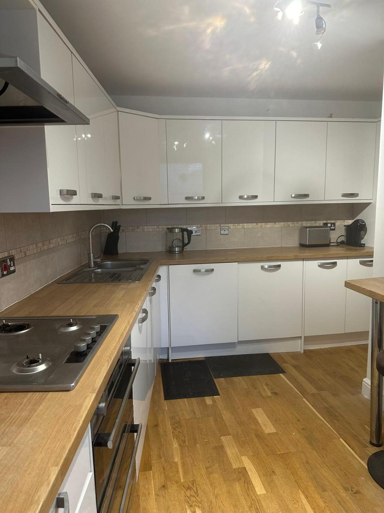 Lauriston 4 Bedroom 7 Beds Duplex Apartment *