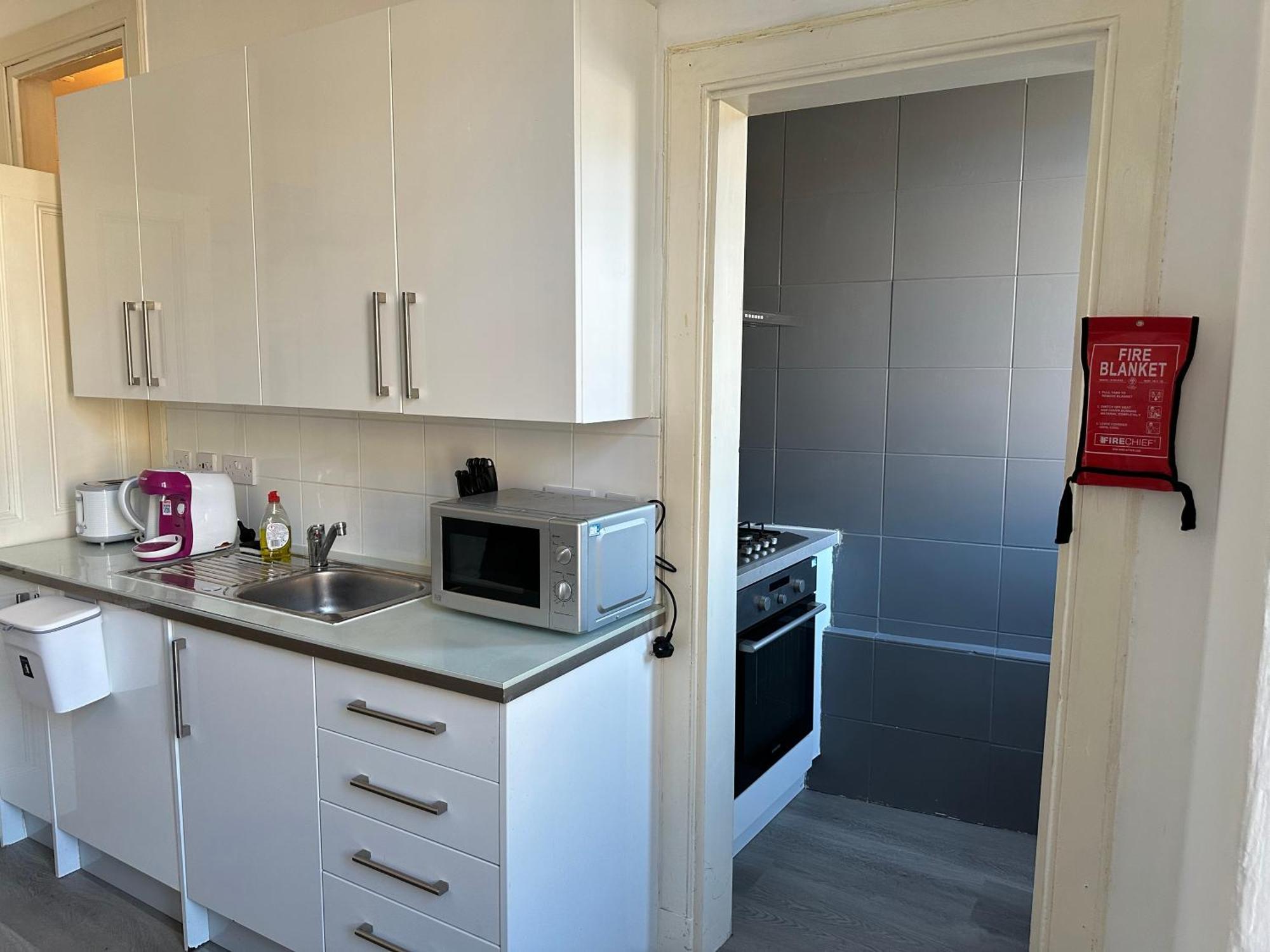 Lochrin Buildings Two Bed Apartment *