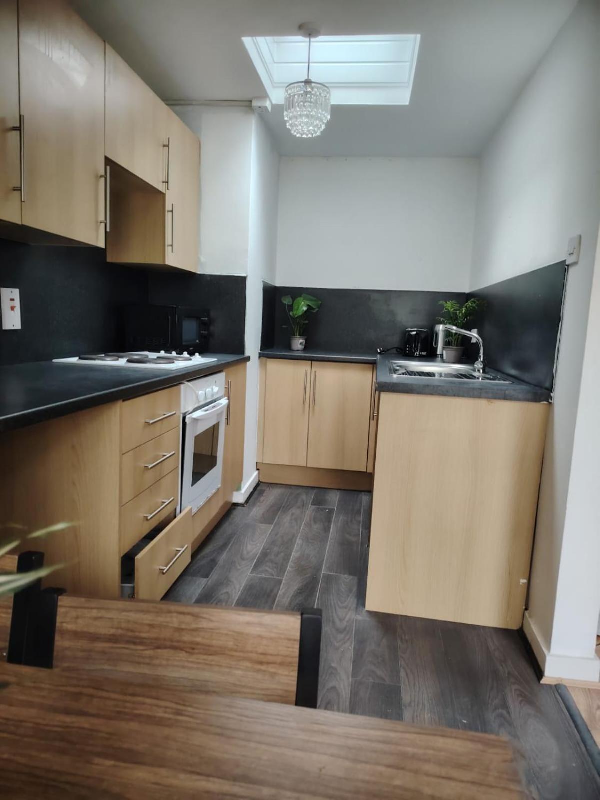 Bright Flat - Center Eb7 Apartment