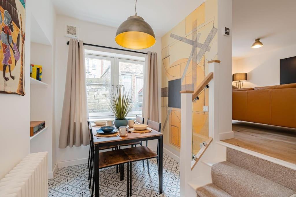 Superb Two Bedroom 2 Bathroom Morningside Edinburgh
