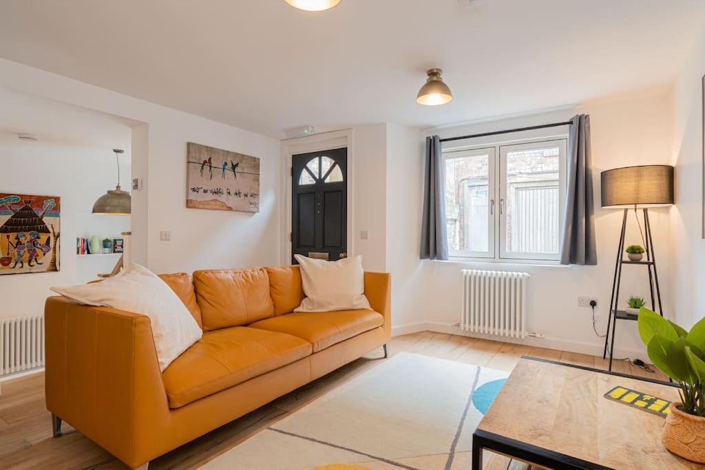 Superb Two Bedroom 2 Bathroom Morningside Apartment
