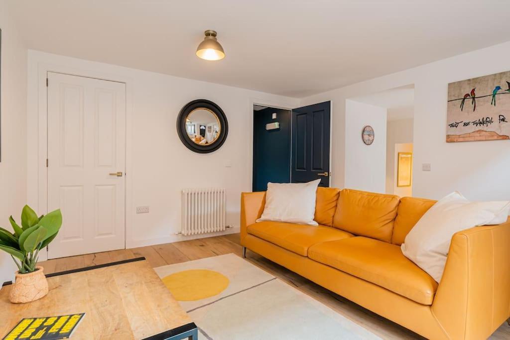 Superb Two Bedroom 2 Bathroom Morningside