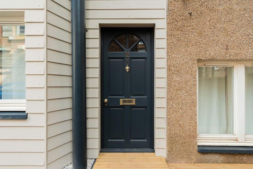 Superb Two Bedroom 2 Bathroom Morningside Apartment