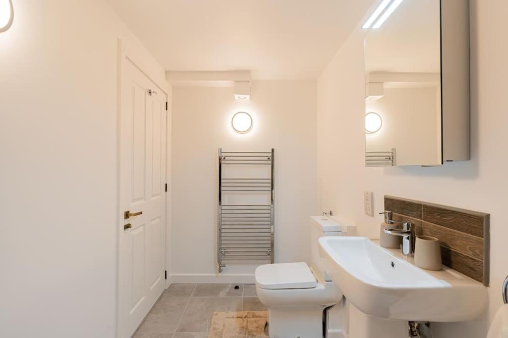 Superb Two Bedroom 2 Bathroom Morningside * Edinburgh