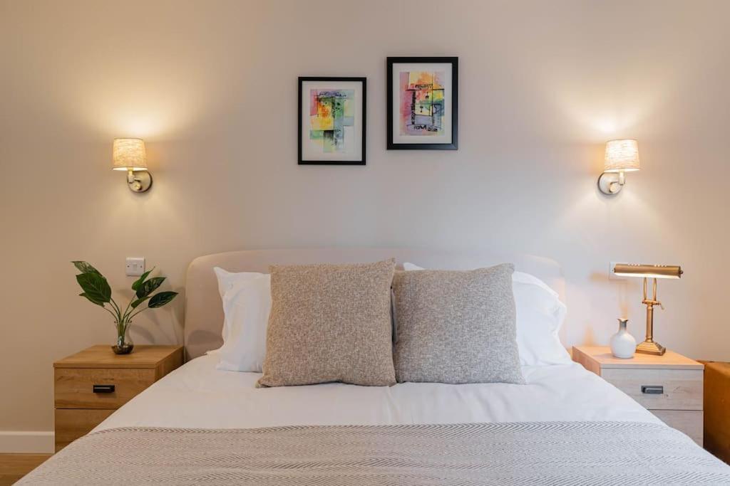 Superb Two Bedroom 2 Bathroom Morningside * Edinburgh