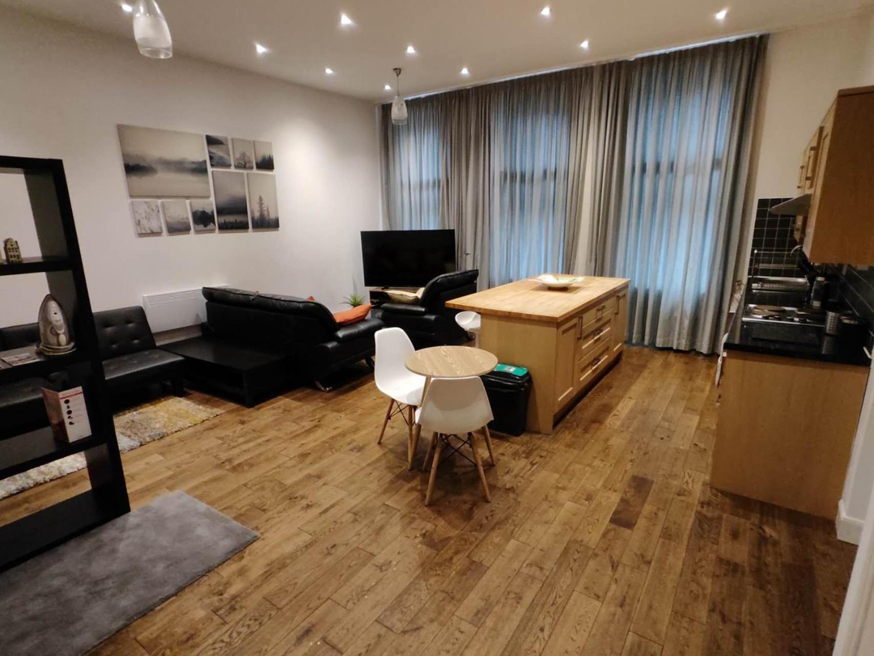 Apartment Two Bedrooms Flat In Center Edinburgh
