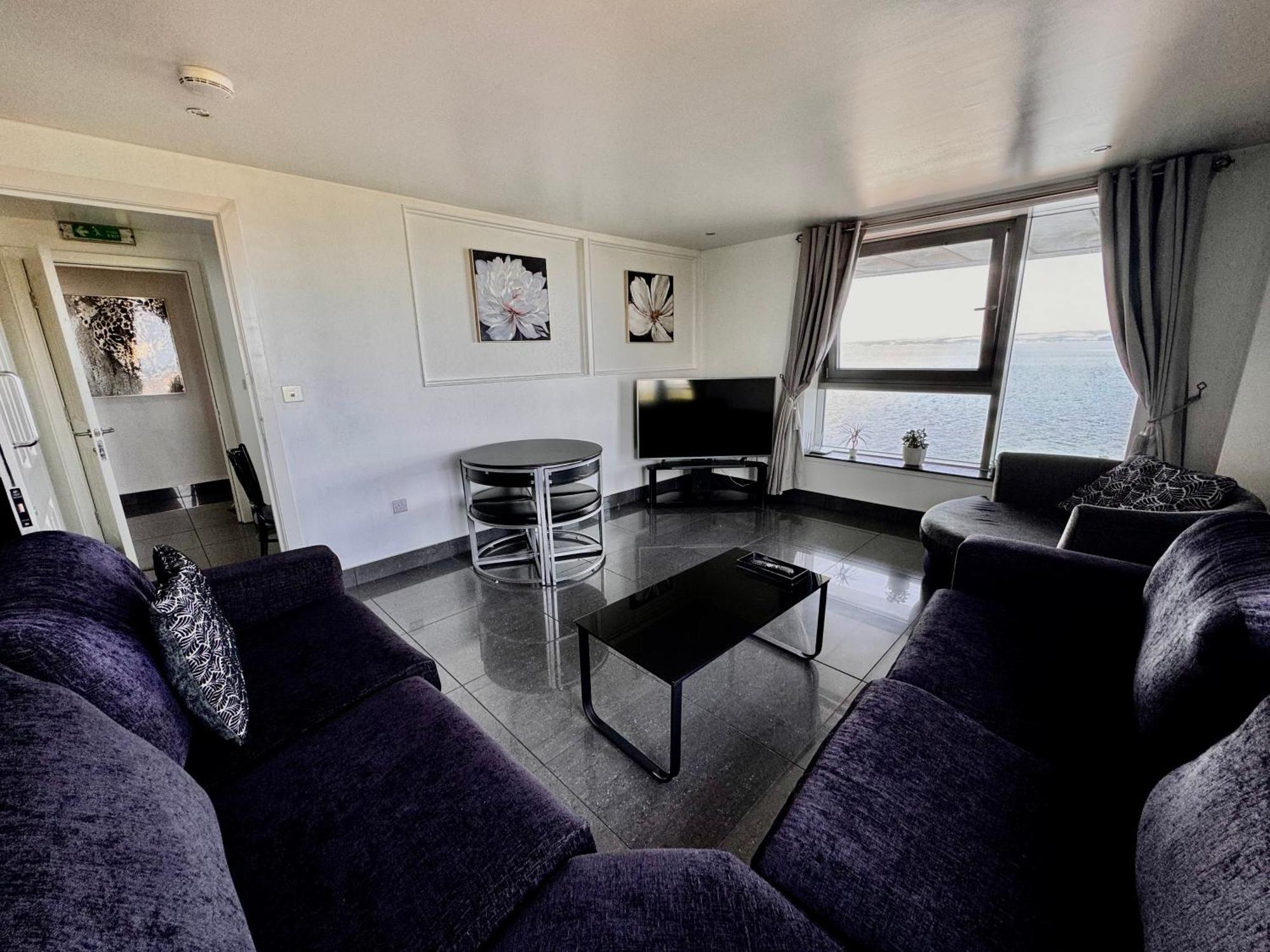 Apartment Ocean - 2 Bedroom Edinburgh