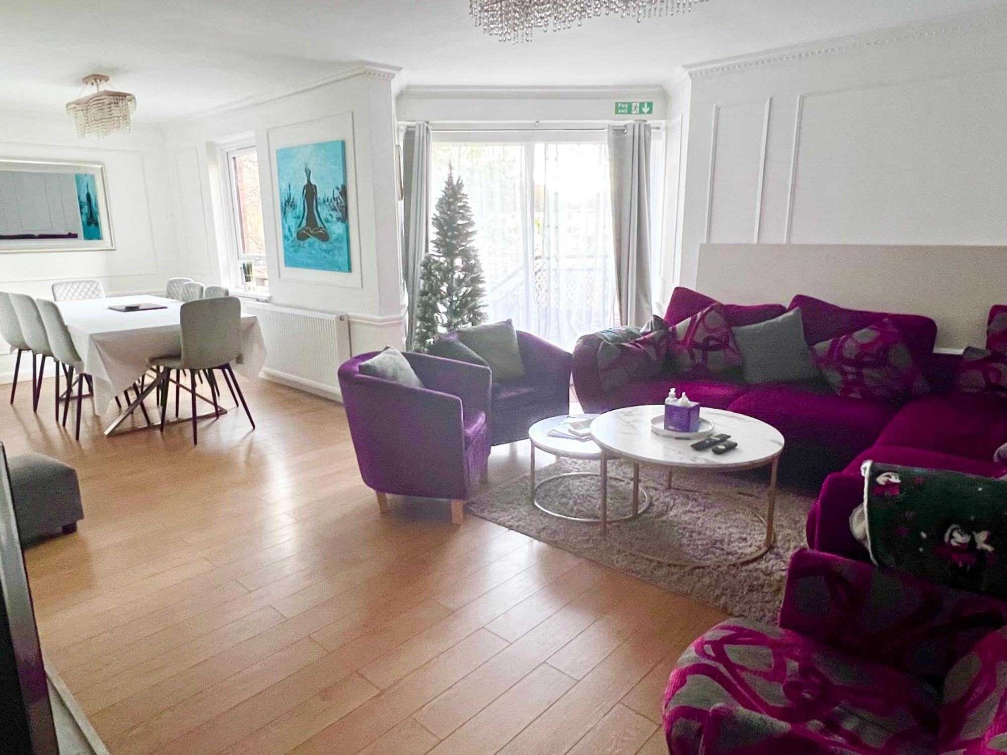 Holiday home Centre House - 5 Bedrooms - Sleeps 9 - Parking