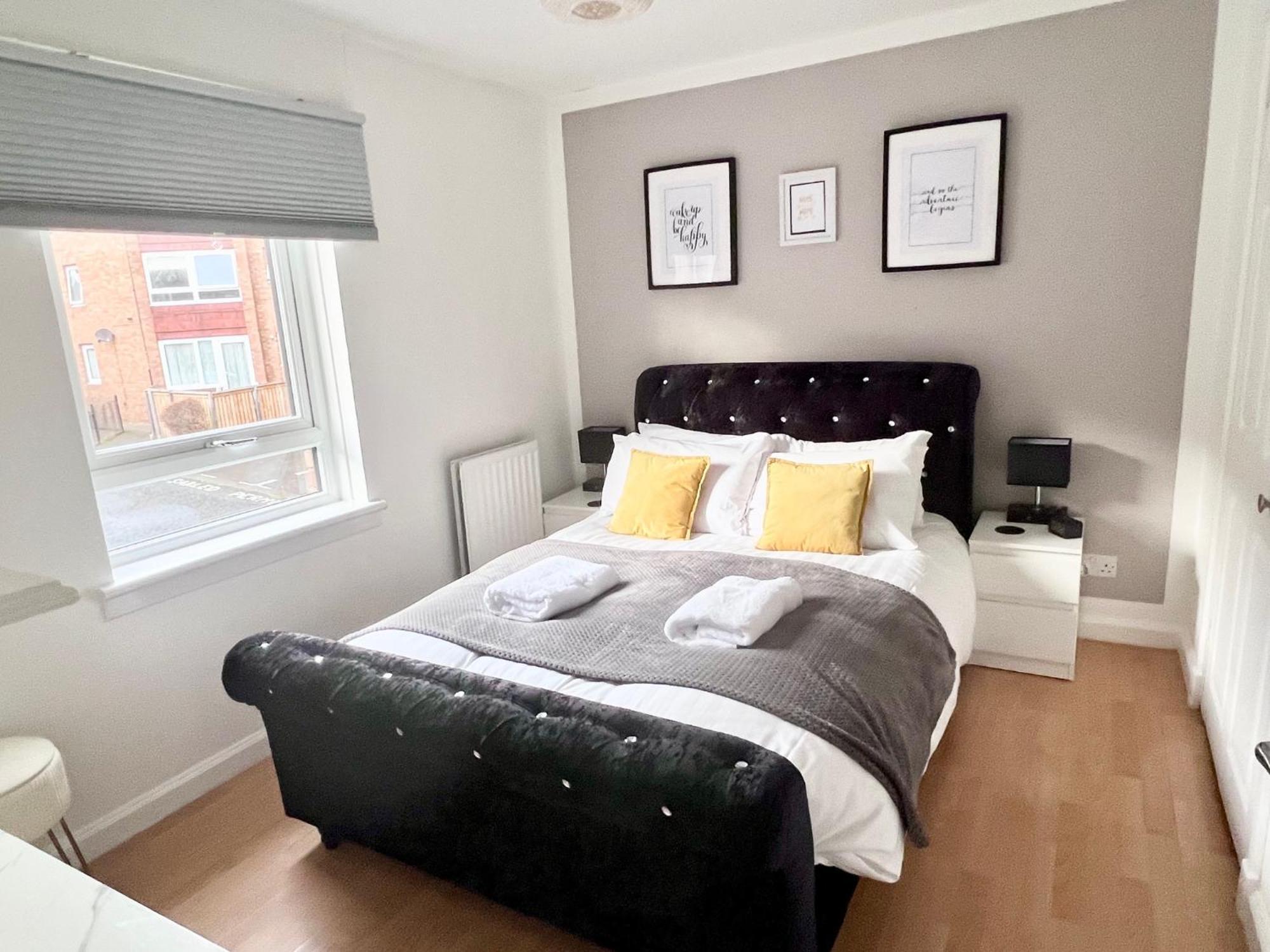 Holiday home Centre House - 5 Bedrooms - Sleeps 9 - Parking *