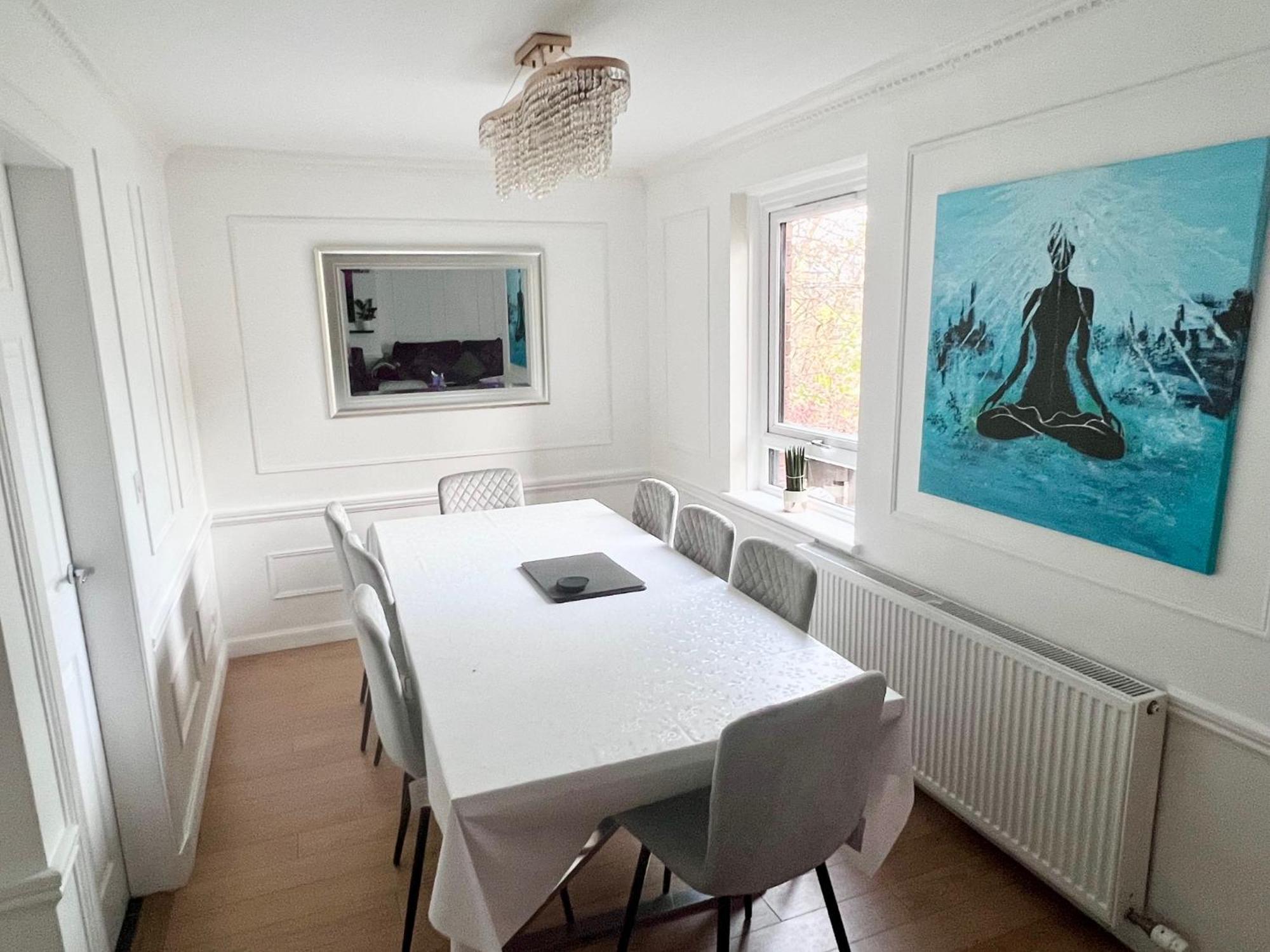 Centre House - 5 Bedrooms - Sleeps 9 - Parking * Edinburgh