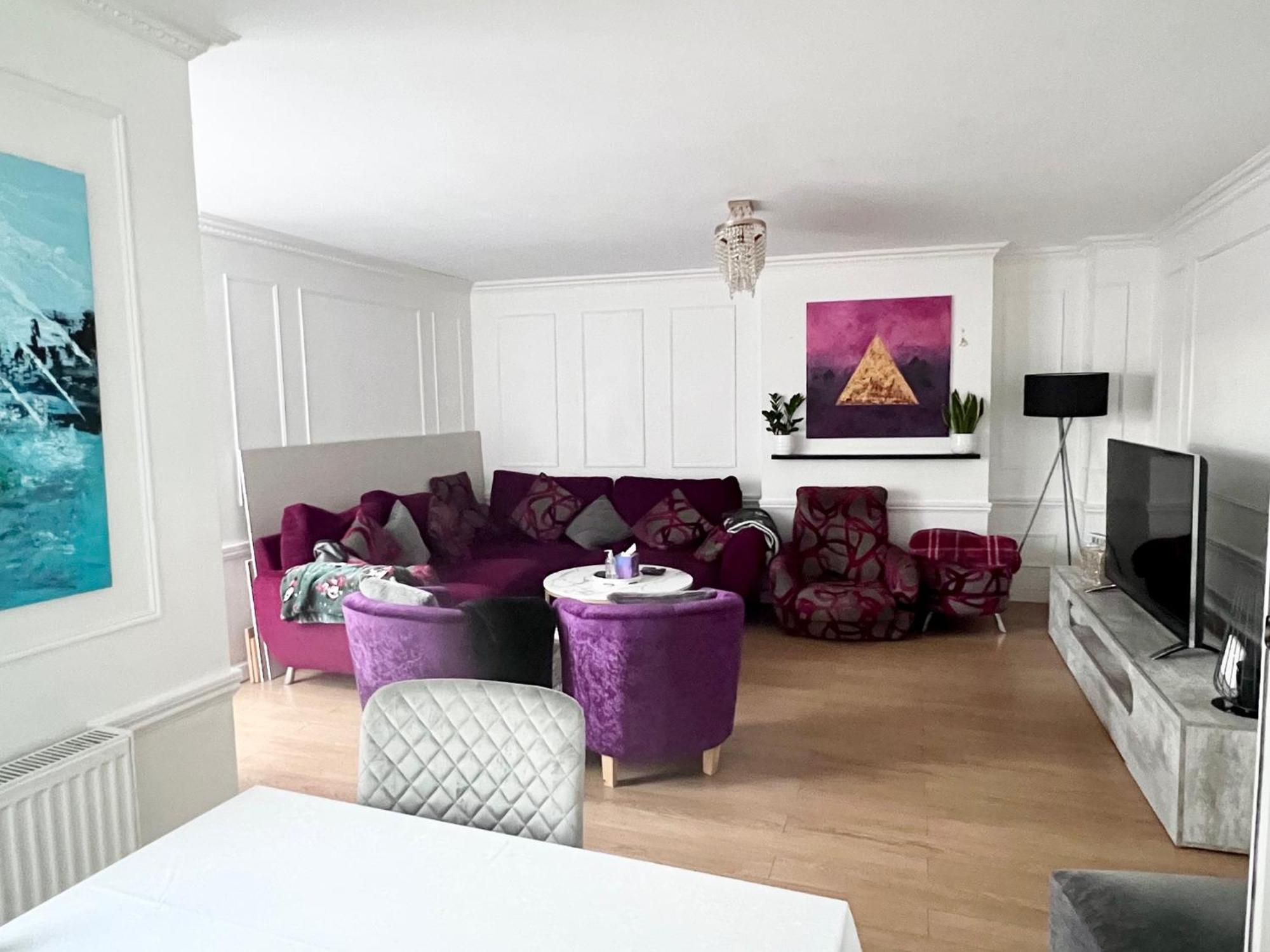 Holiday home Centre House - 5 Bedrooms - Sleeps 9 - Parking