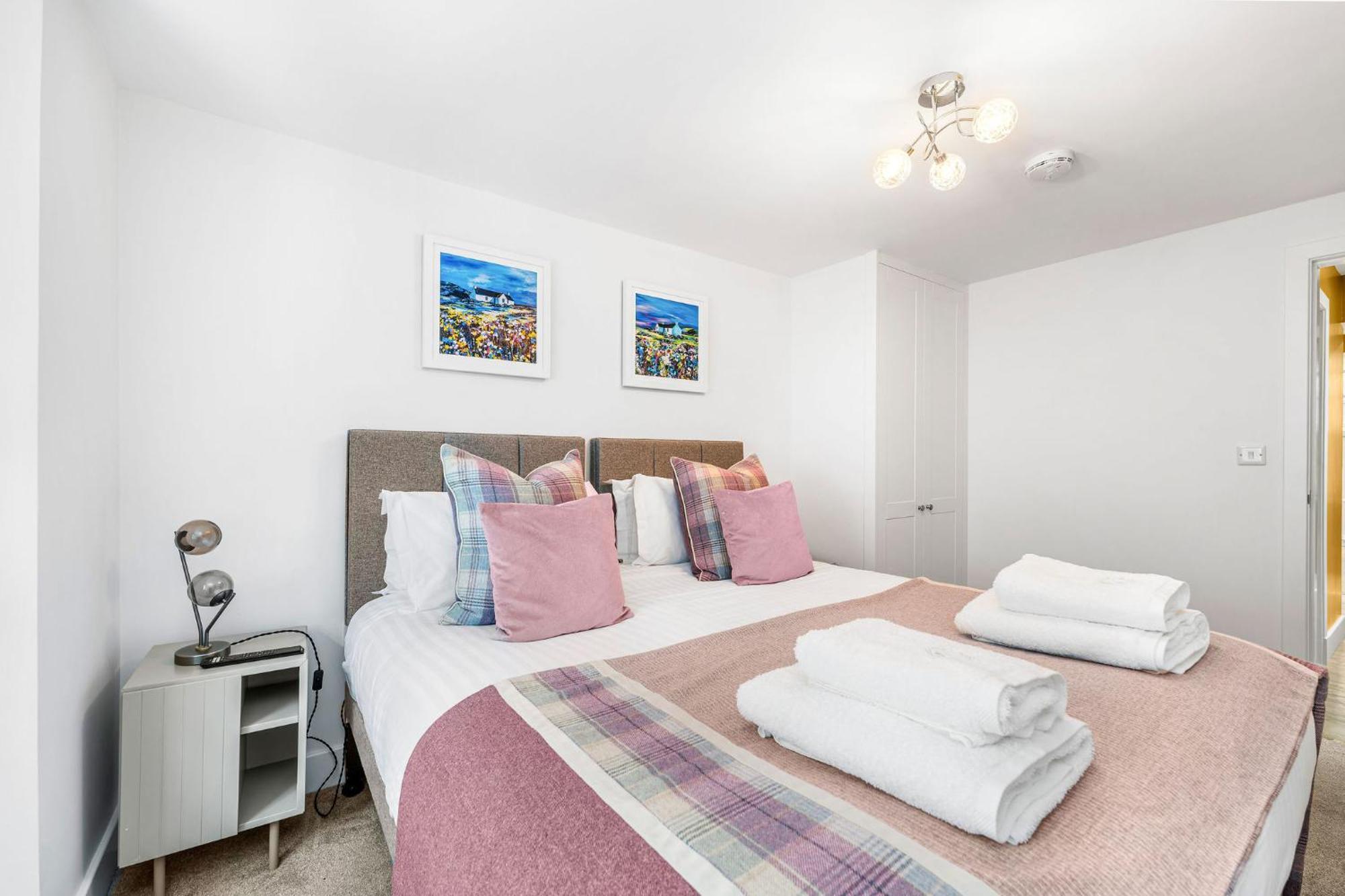 Righ - Luxury West End Artisan Apartment *