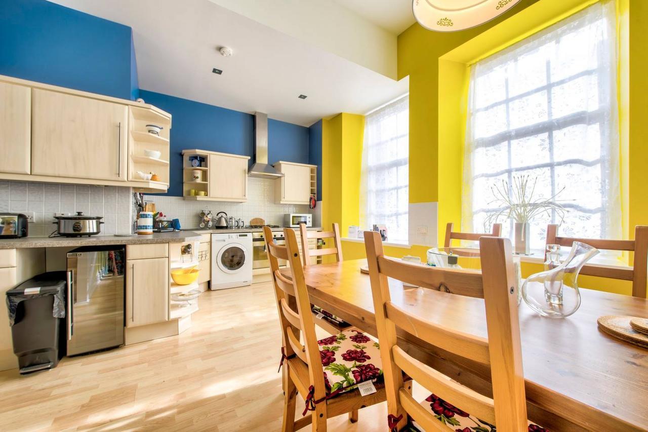 Hébergement de vacances Altido Lovely 3br Townhouse With Free Parking And Balcony *