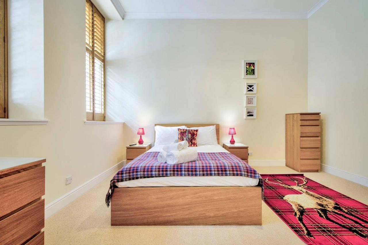 Hébergement de vacances Altido Lovely 3br Townhouse With Free Parking And Balcony Édimbourg