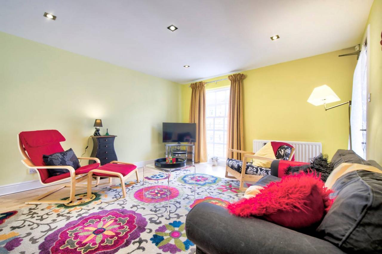 Altido Lovely 3br Townhouse With Free Parking And Balcony Édimbourg