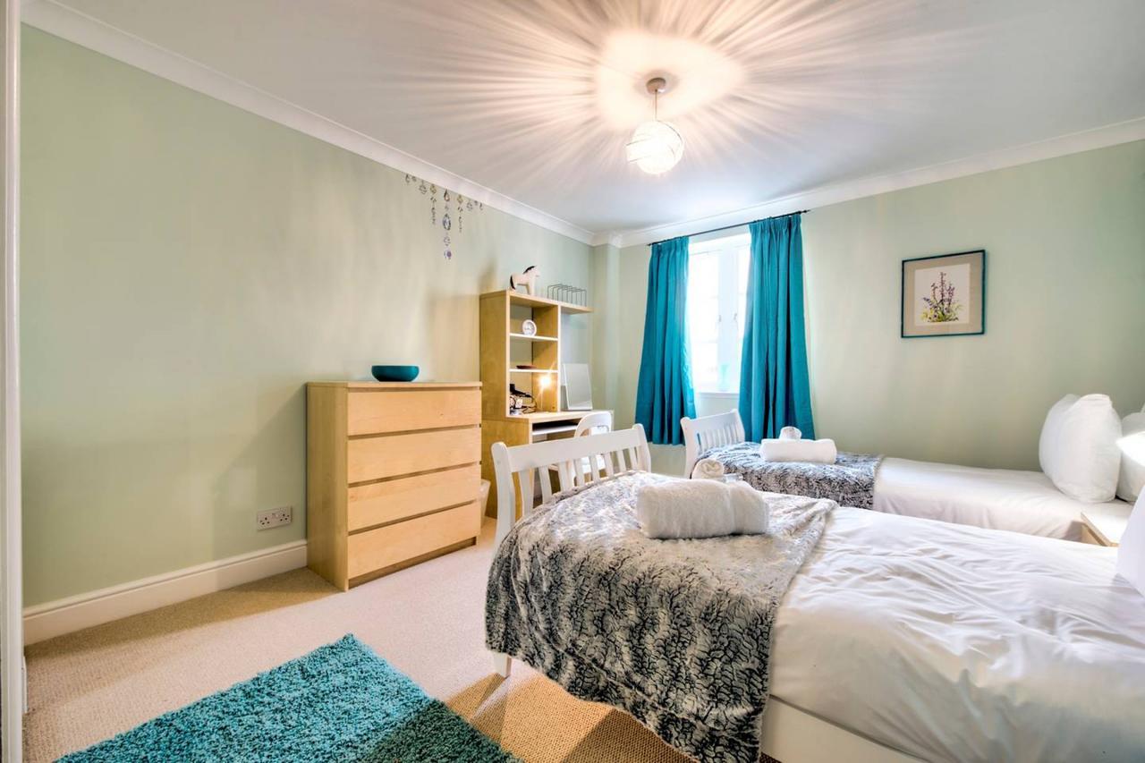 Hébergement de vacances Altido Lovely 3br Townhouse With Free Parking And Balcony Édimbourg