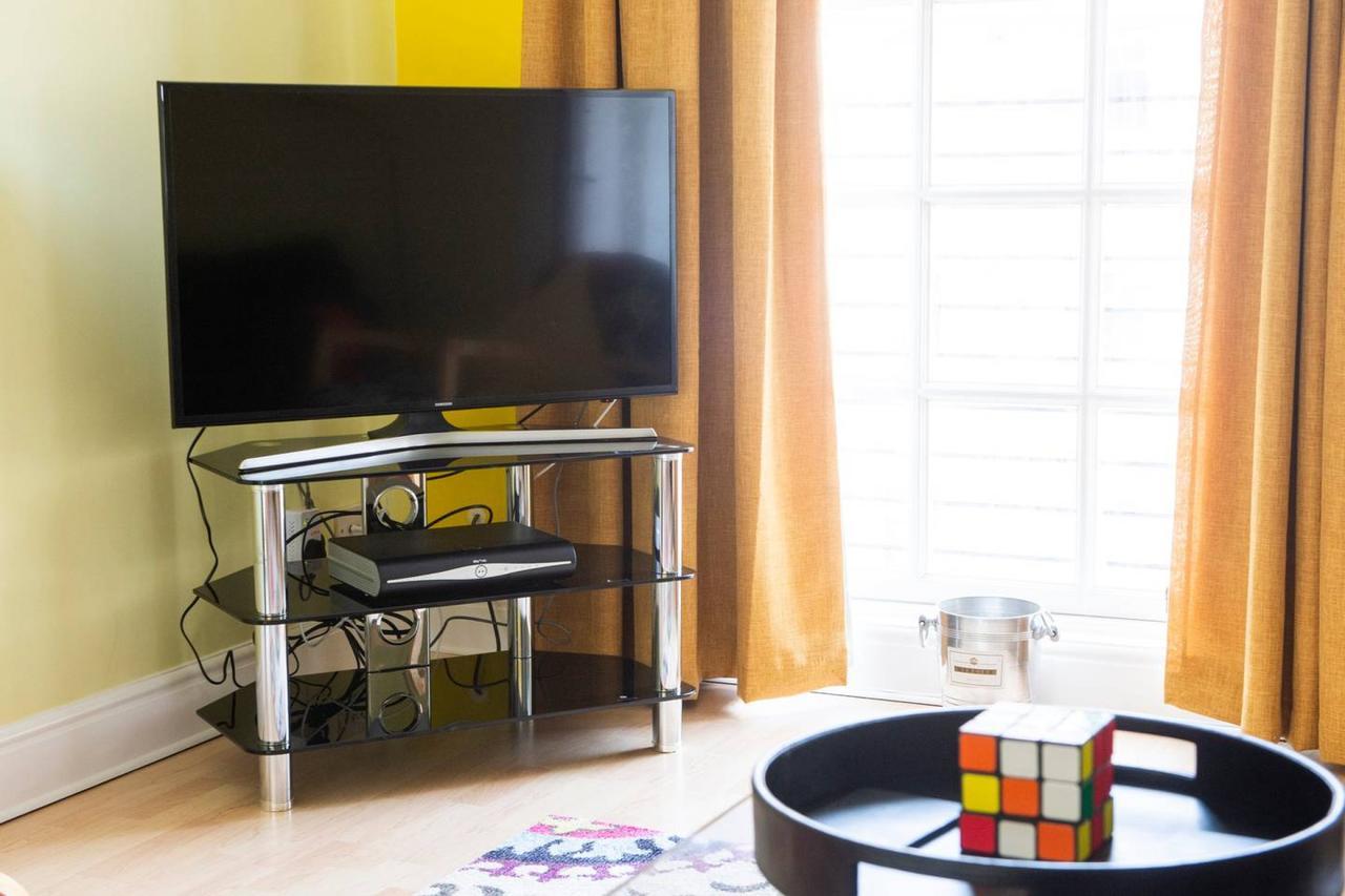 Altido Lovely 3br Townhouse With Free Parking And Balcony Hébergement de vacances