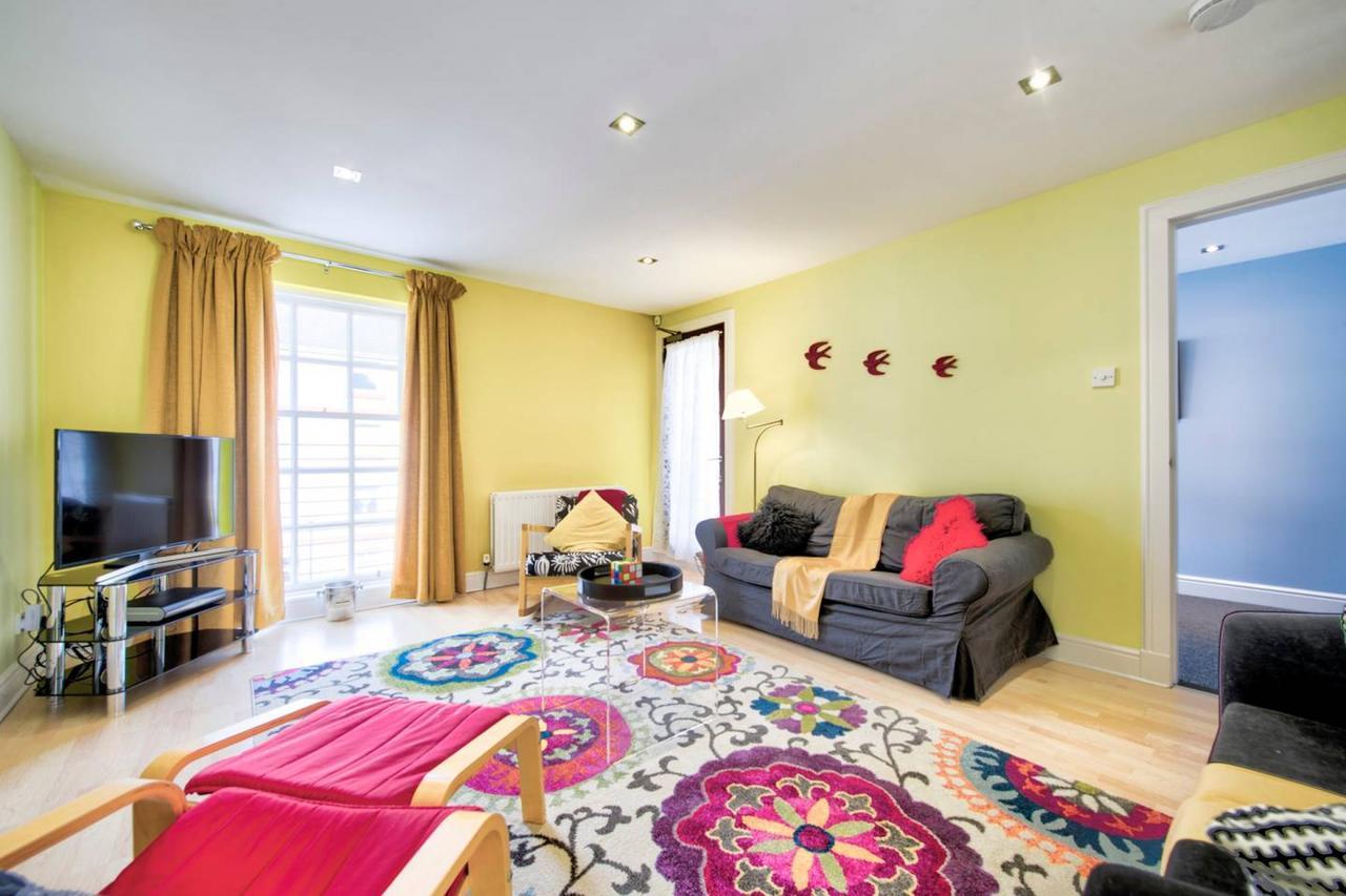 Hébergement de vacances Altido Lovely 3br Townhouse With Free Parking And Balcony *