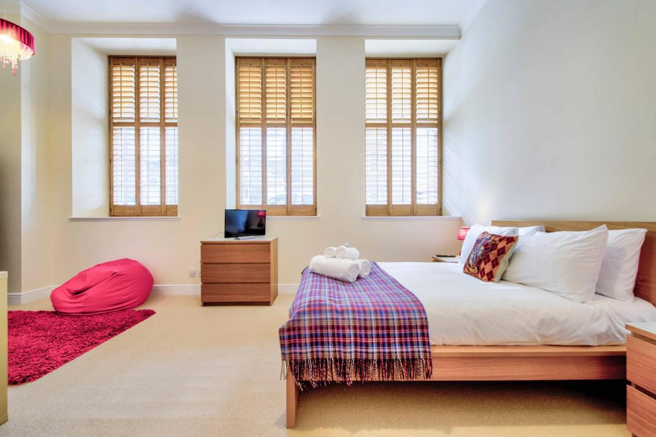 Hébergement de vacances Altido Lovely 3br Townhouse With Free Parking And Balcony Édimbourg