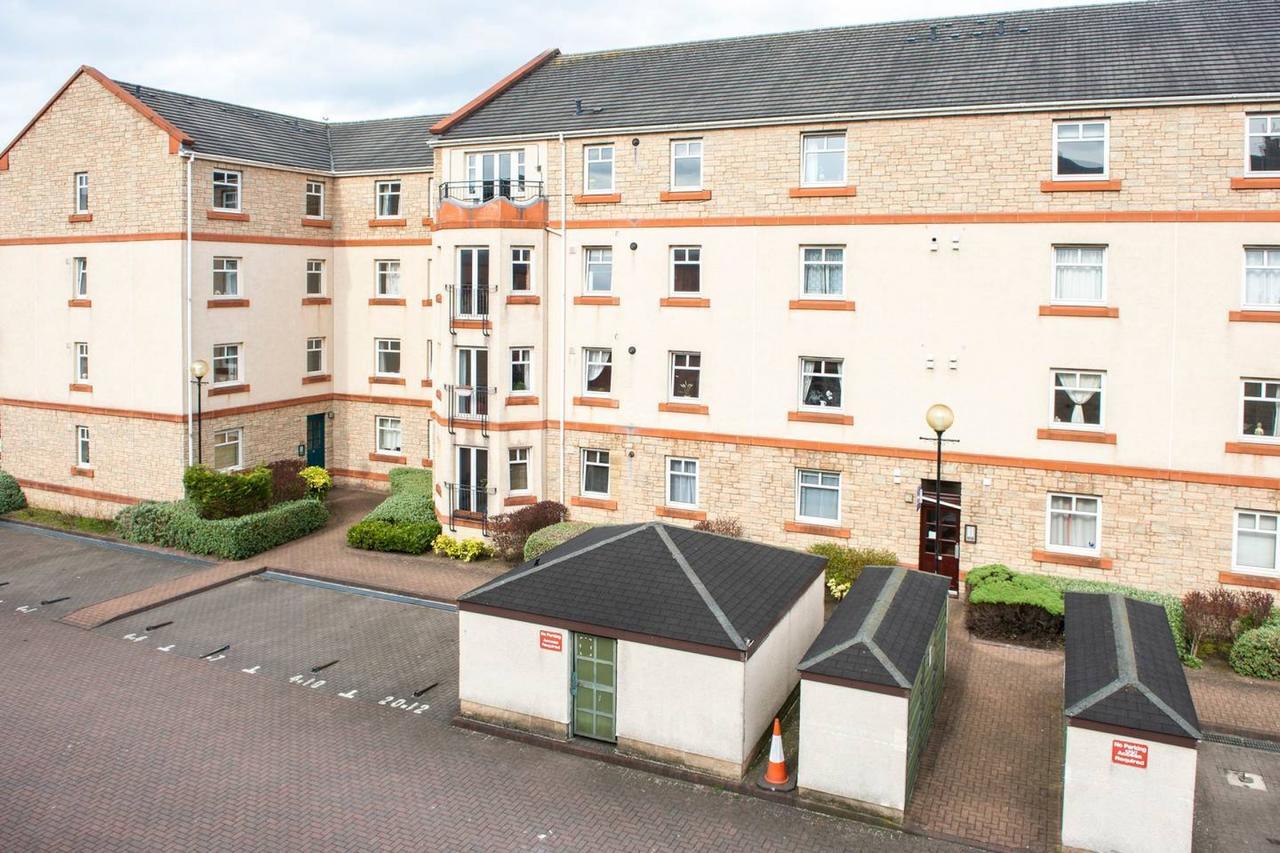 Hébergement de vacances Altido Lovely 3br Townhouse With Free Parking And Balcony *