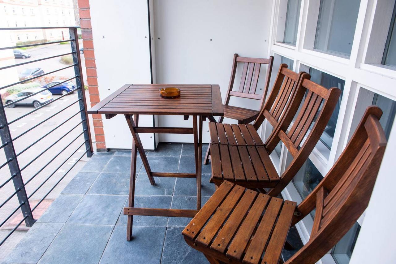 Altido Lovely 3br Townhouse With Free Parking And Balcony Hébergement de vacances Édimbourg
