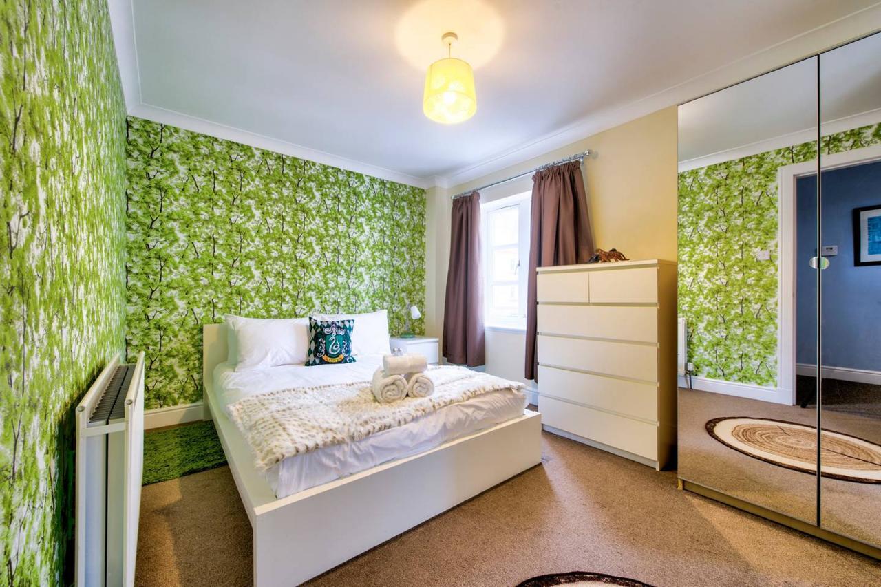 Altido Lovely 3br Townhouse With Free Parking And Balcony Hébergement de vacances