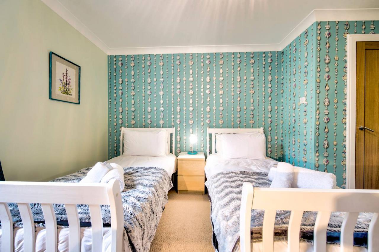 Altido Lovely 3br Townhouse With Free Parking And Balcony Hébergement de vacances Édimbourg