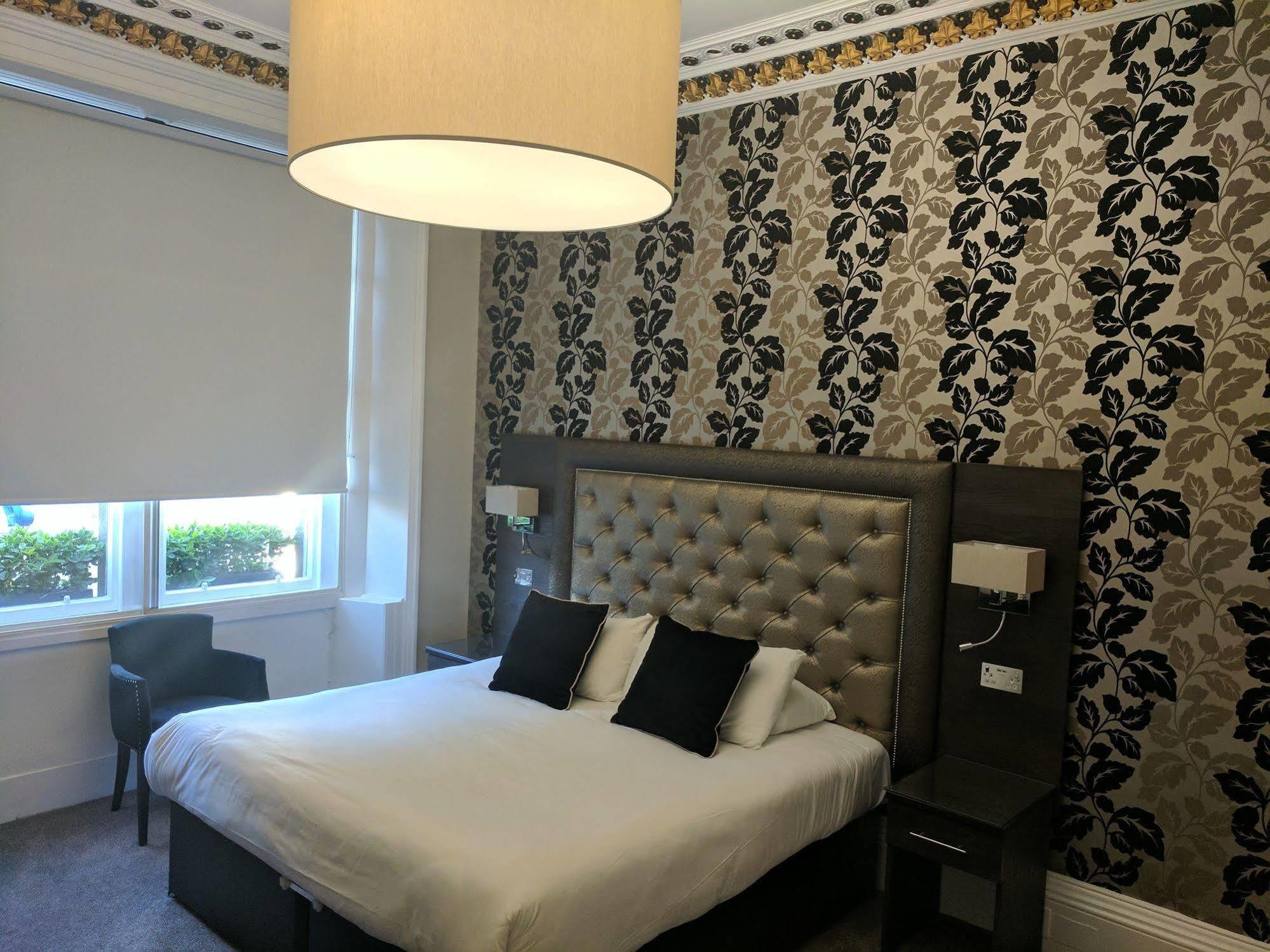 Gasthuis West End 4*