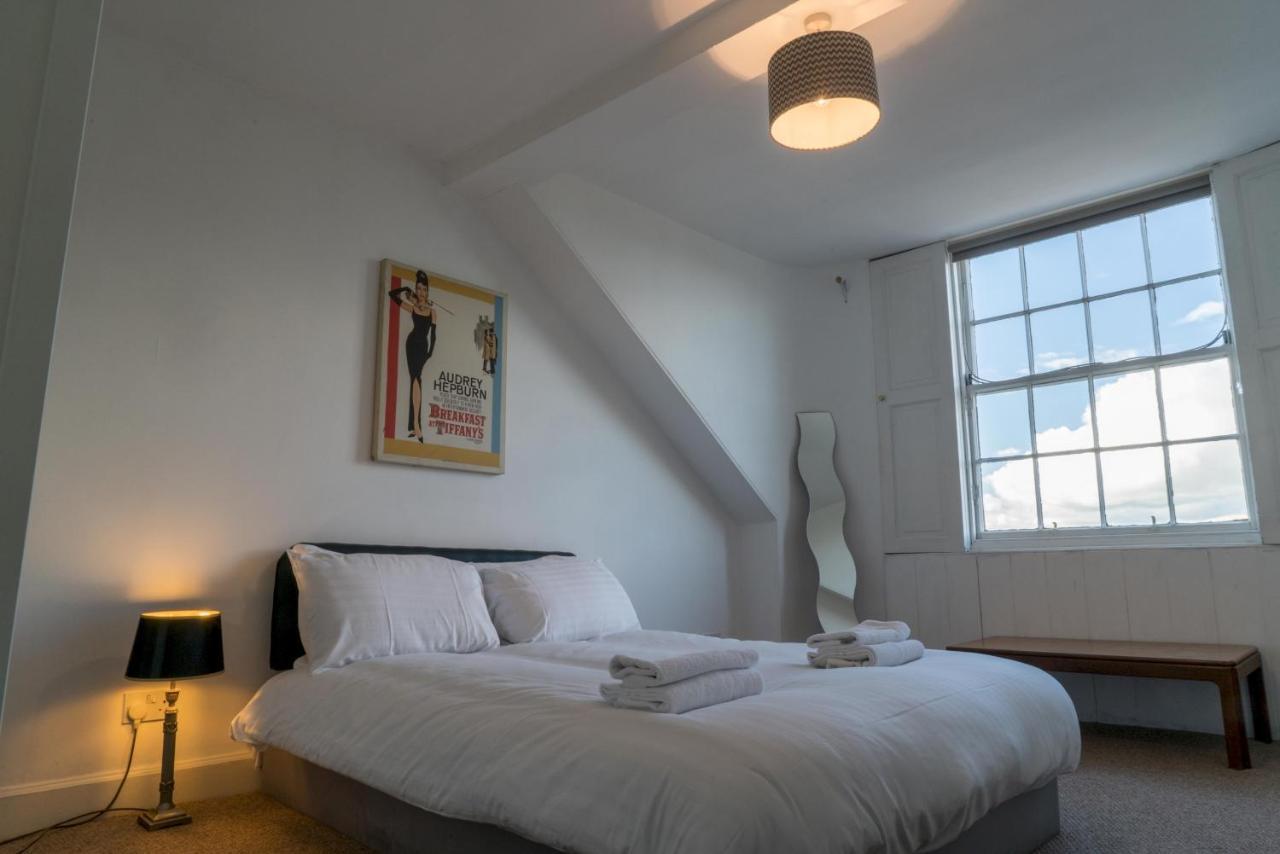 Queen St: Superb Penthouse Flat W/roof Terrace * Edinburgh