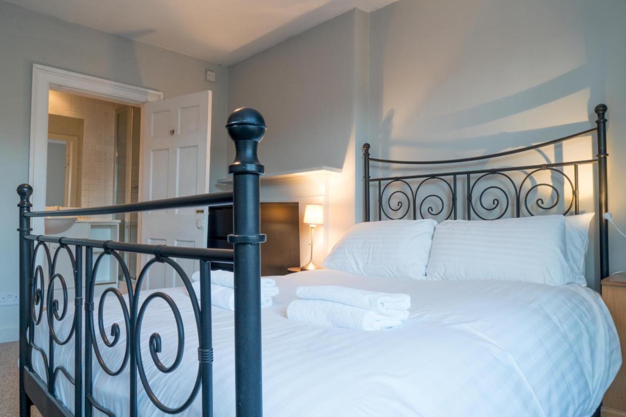 Queen St: Superb Penthouse Flat W/roof Terrace Edinburgh