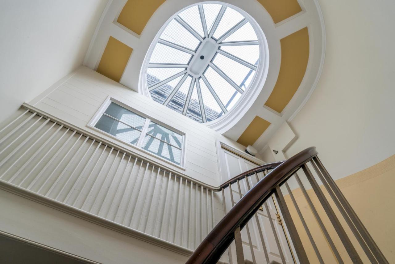 Queen St: Superb Penthouse Flat W/roof Terrace *