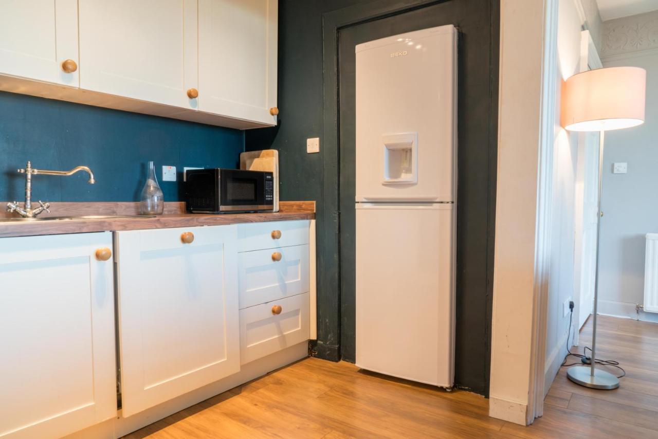 Queen St: Superb Penthouse Flat W/roof Terrace *