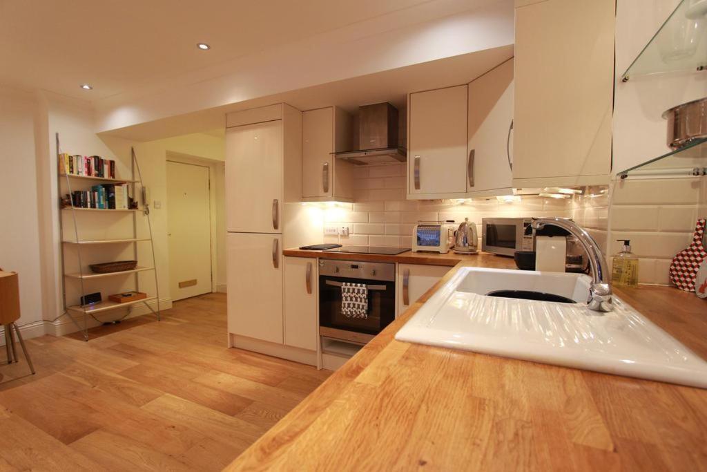 3 New Assembly Close - Royal Mile * EDI