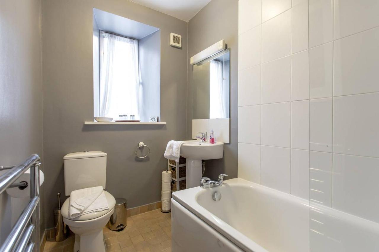 Joivy Spacious In New Town Prime Location Apartment
