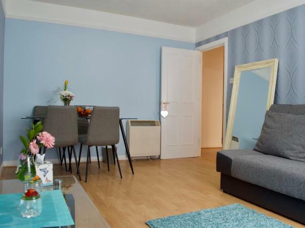 Modern 2 Bedroom *