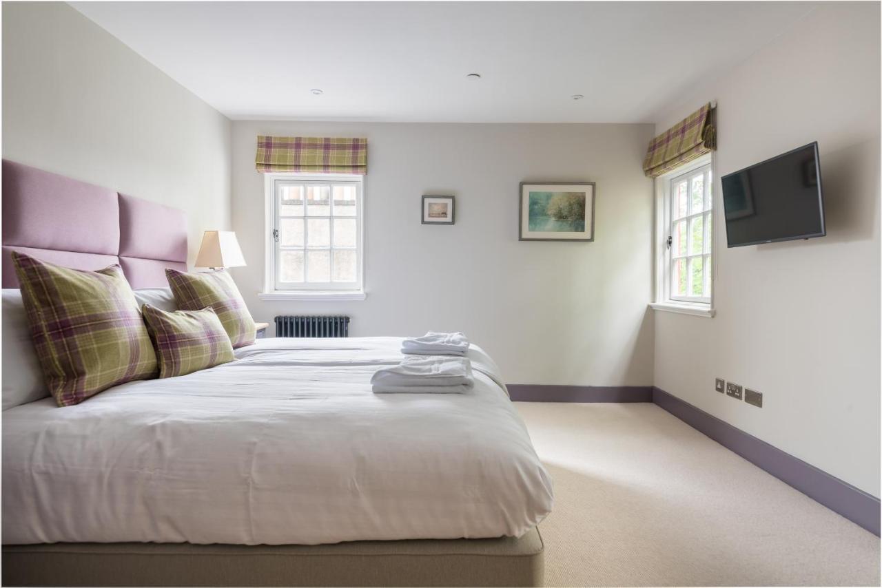 Amazing Penthouse, Stunning Views, Castle 2 Mins * Edinburgh