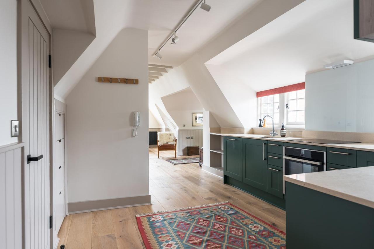Apartment Amazing Penthouse, Stunning Views, Castle 2 Mins Edinburgh